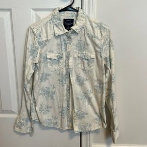 AE FLORAL BUTTON UP TOP
